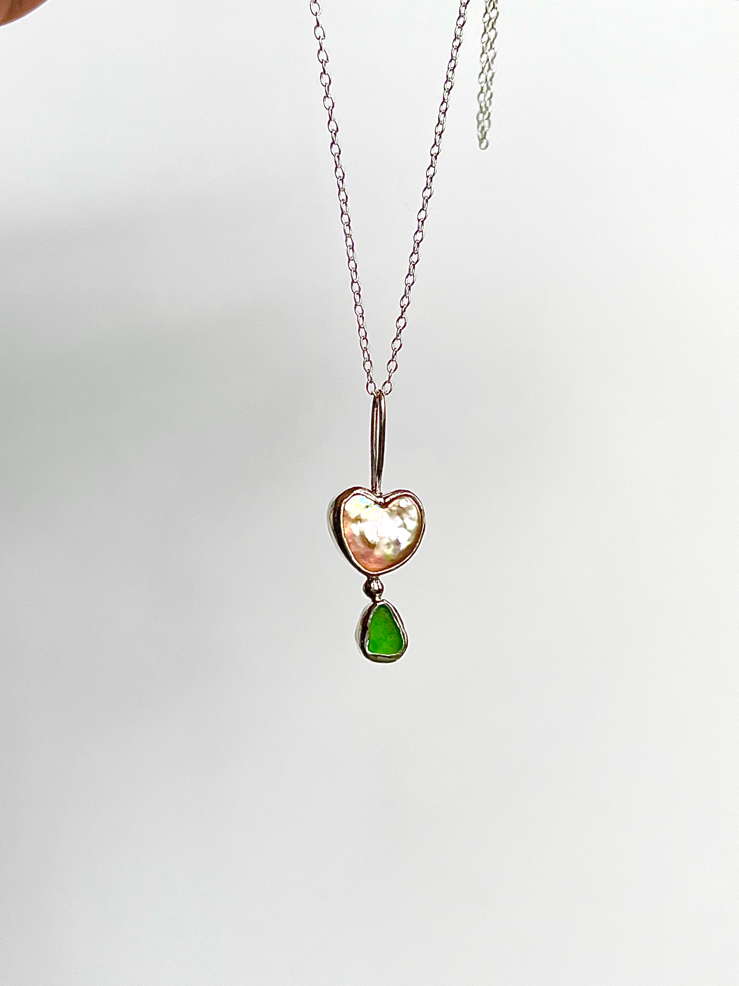 Heart-Shaped Pearl Necklace with Sealgass image 1