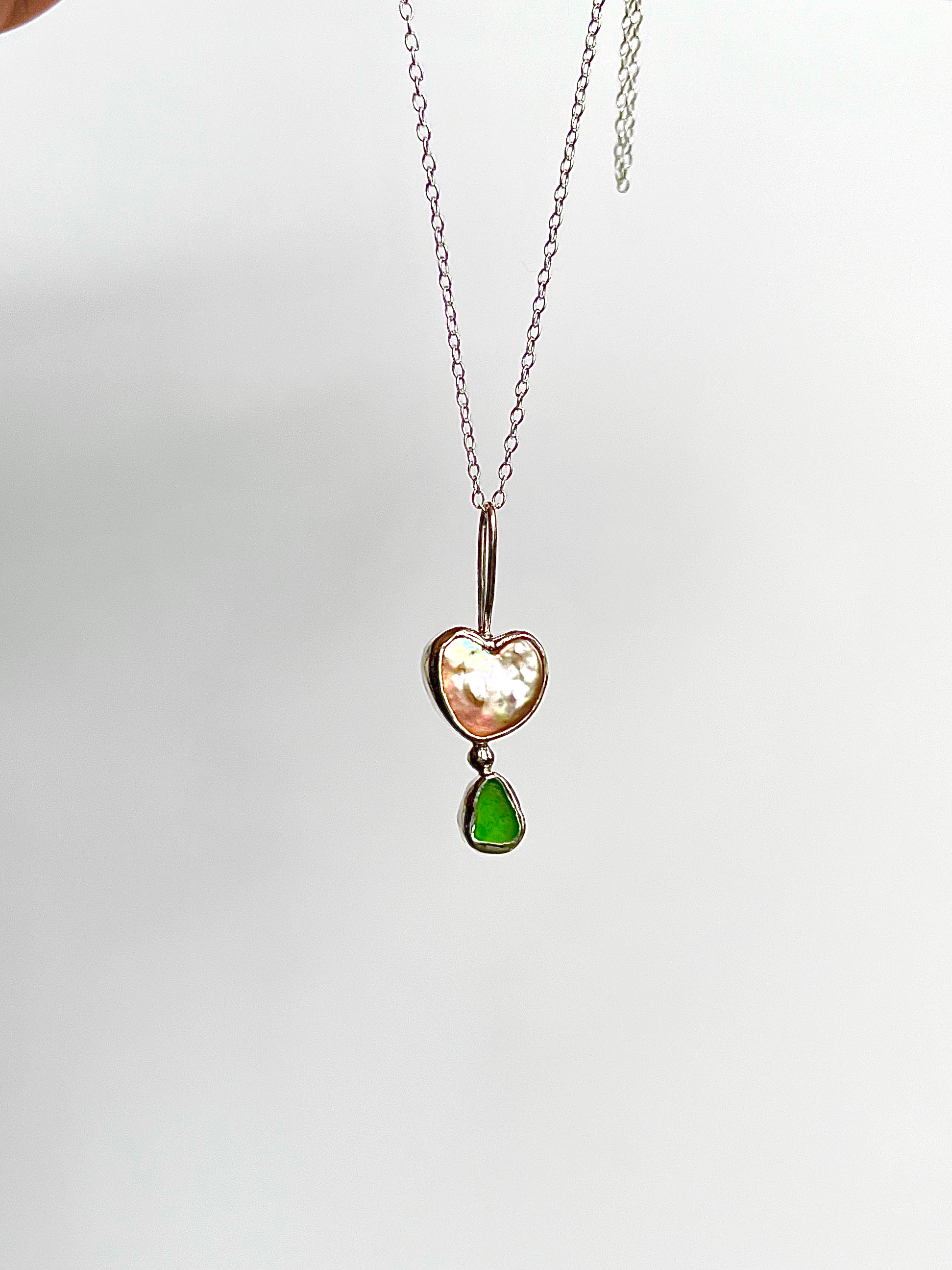 Heart-Shaped Pearl Necklace with Sealgass image 1